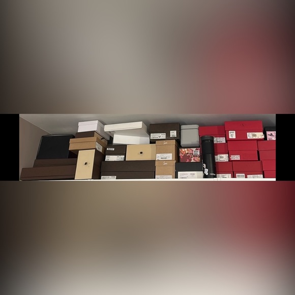 SELLING EVERYTHING - Picture 3 of 3